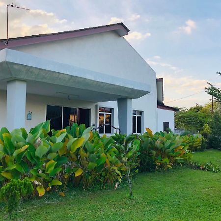 Homestay Lestary Near Taiping Fast Wifi Netflix Экстерьер фото